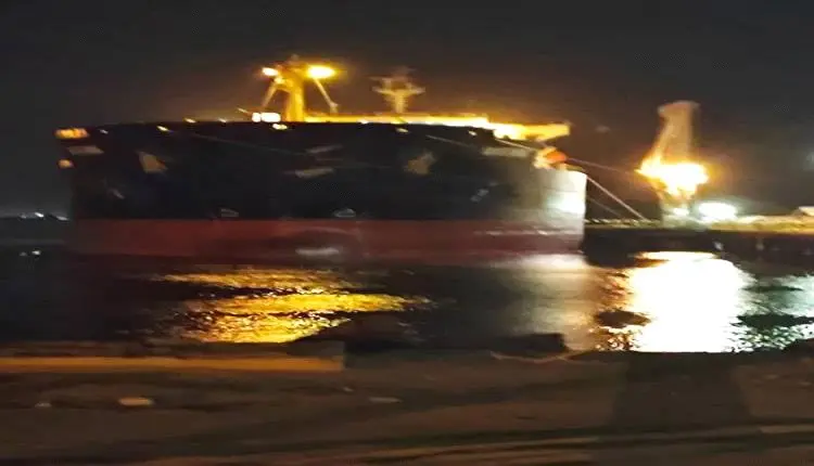 مصدر مسؤول يبشر بوصول شحنة كيروسين إلى عدن وانهاء...