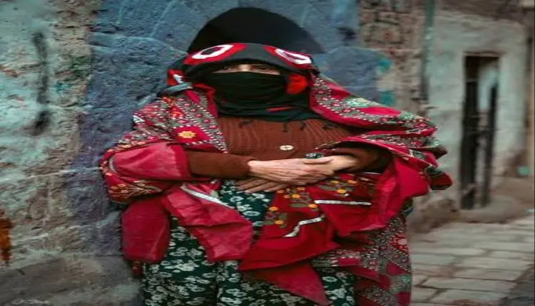 الحوثي يختطف مسنة سبعينية مريضة كرهينة لإجبارها عل...
