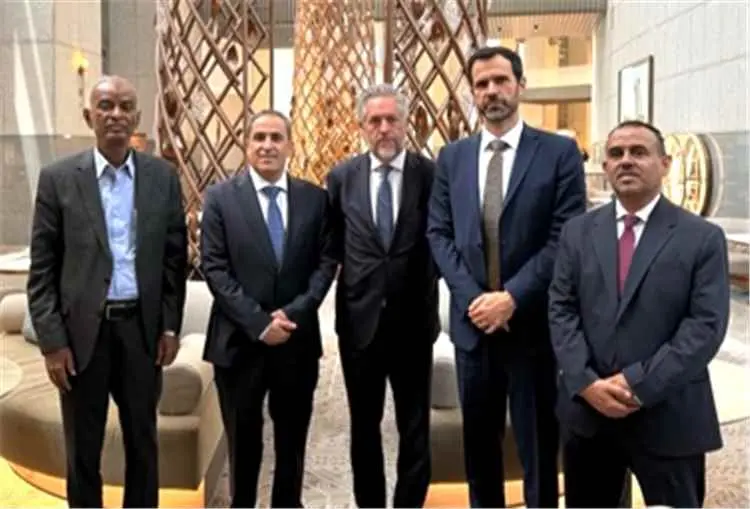 الهجري يبحث مع سفير الاتحاد الأوروبي المستجدات الم...