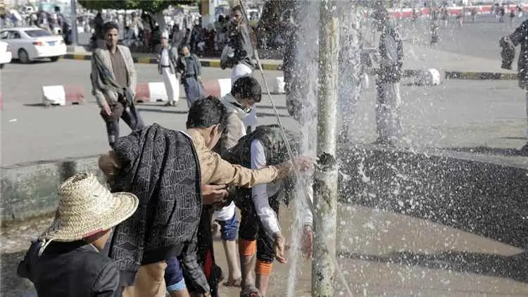 صيف ملتهب يستنزف جيوب اليمنيين.. ارتفاع الطلب على...