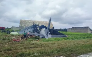 تحطُّم طائرة نقل تابعة لسلاح الجو الهندي عند هبوطه...