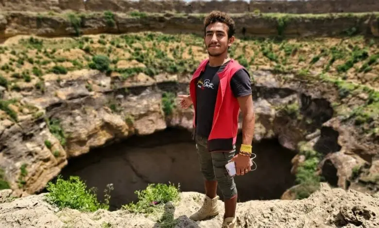 شاهد.. انتشال جثمان المغامر القعقاع من فوهة حرضة دمت بعد ساعات من البحث