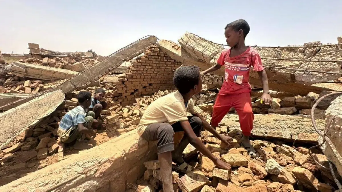 بلدوزرات سلطة بورتسودان تنفذ تطهيراً عرقياً وتشرّد...