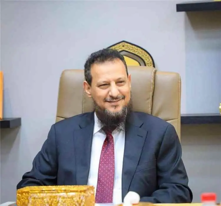 مسؤول حكومي يدعو لمنح قيادة عدن الوقت الكافي لمعال...