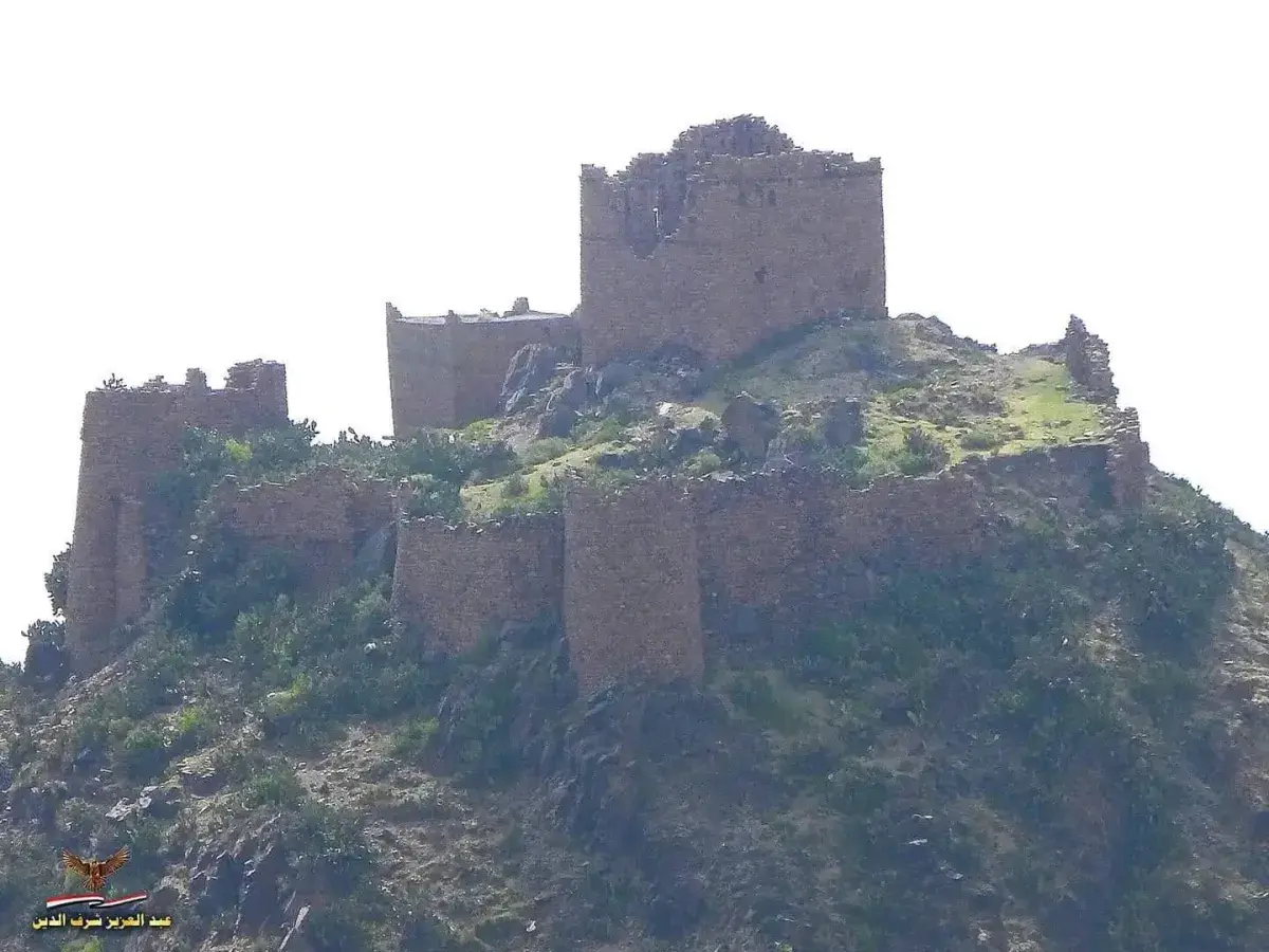 تحت أعين الحوثيين.. نهب ممنهج يطال مدينة ظفار التا...