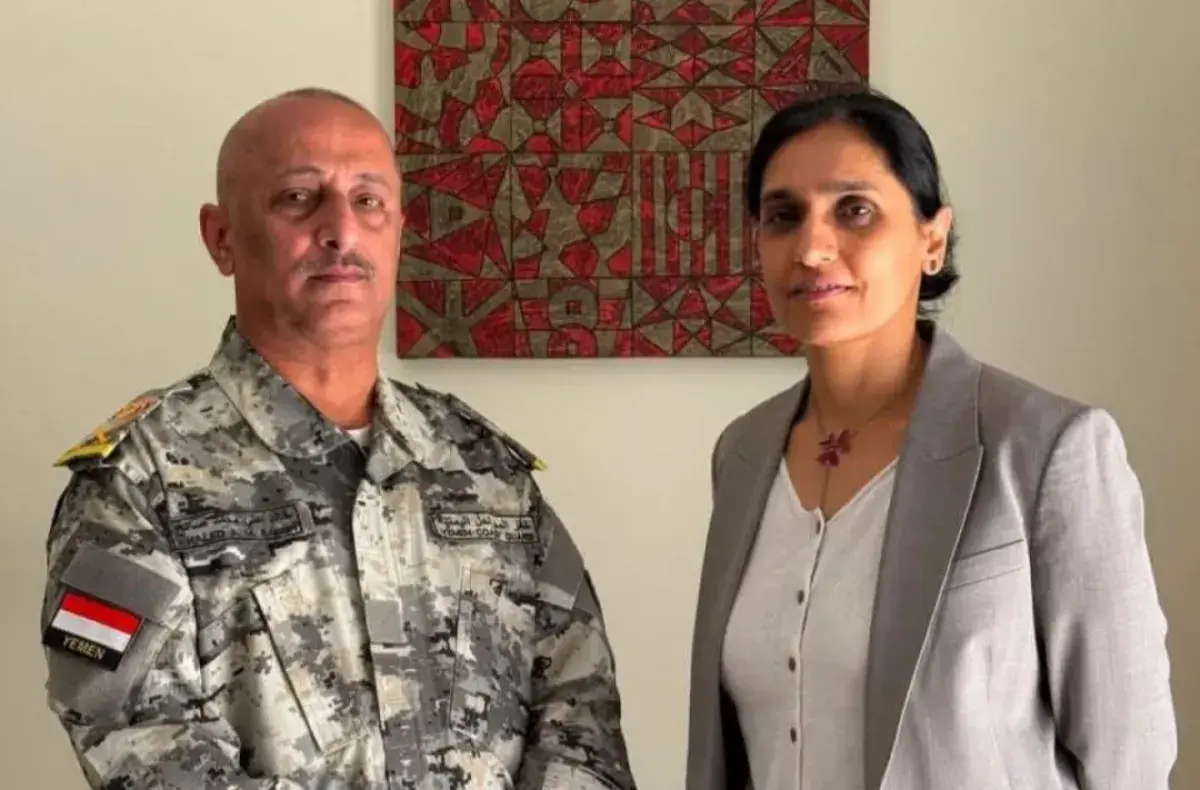 مباحثات يمنية بريطانية لتعزيز قدرات خفر السواحل وم...