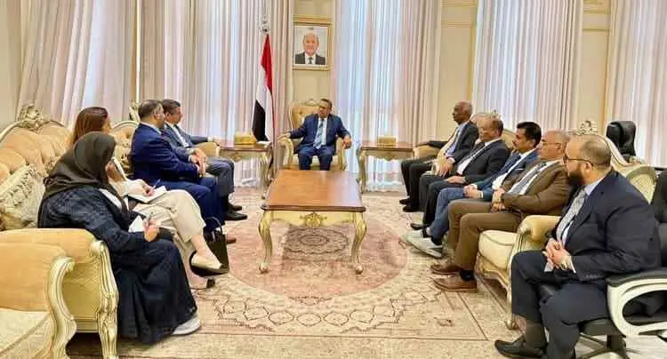 رئيس وعدد من قيادات التكتل الوطني للأحزاب والمكونا...