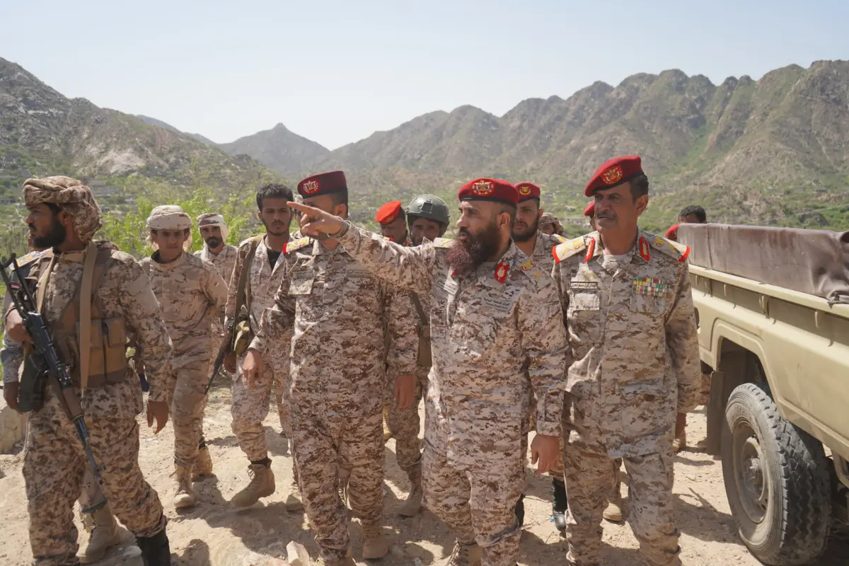 لجنة وزارة الدفاع برئاسة نائب المفتش العام تواصل مهامها الإشرافية على إجراءات الإستلام والتسليم في محور طورالباحة