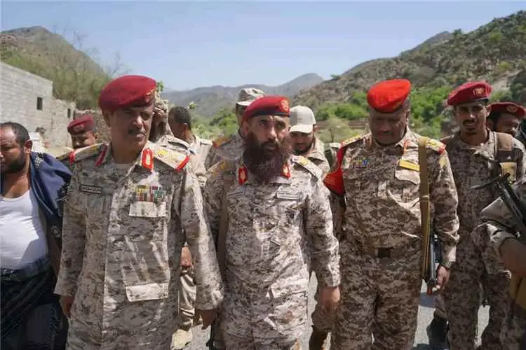 لجنة وزارة الدفاع برئاسة نائب المفتش العام تواصل مهامها الإشرافية على إجراءات الإستلام والتسليم في محور طور الباحة
