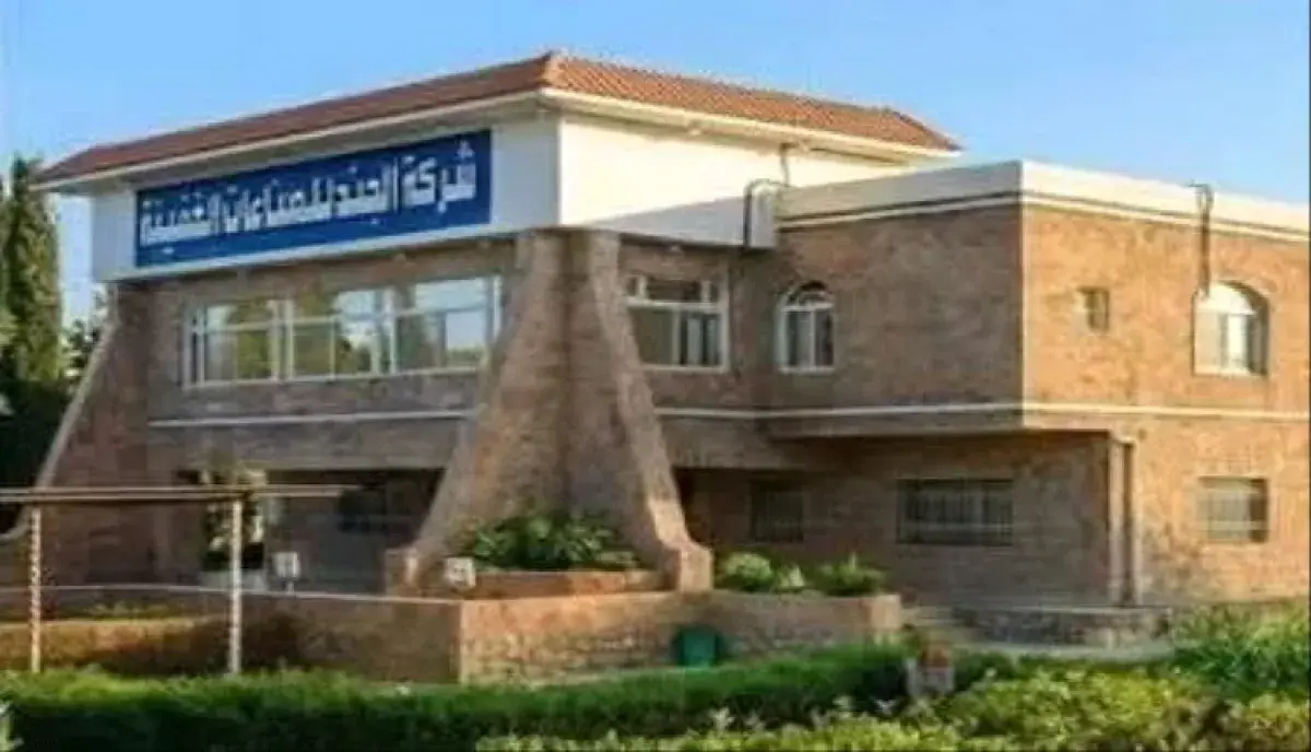 اسرار | بالاسماء والتفاصيل- اليمن بلا دفاتر.. الجبايات الحوثية تطوي آخر قلاع الإنتاج المحلي