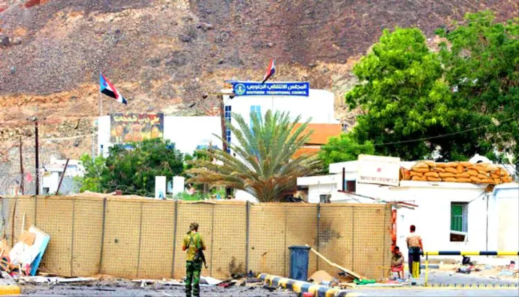 مجدداً.. إغلاق المقر الرئيسي للمجلس الانتقالي الجن...