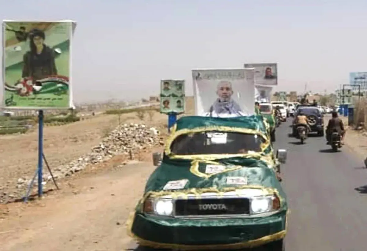 رغم التعتيم والتحشيد.. مليشيا الحوثي تواصل دفع عناصرها إلى المحارق وتخفي نزيفها البشري