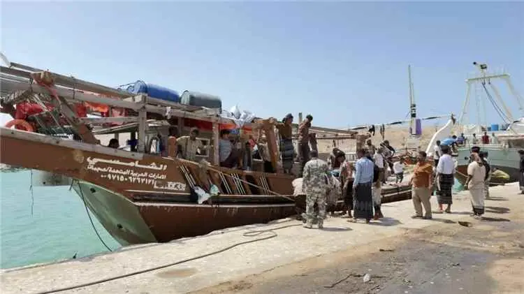 خفر السواحل بالمهرة تنقذ 27 شخصاً بعد أربعة أيام م...