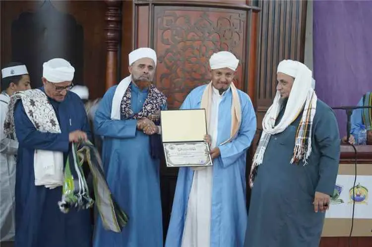 عدن تحتضن مجلس ختم القرآن وتحتفي بتخريج دفعة "الاع...