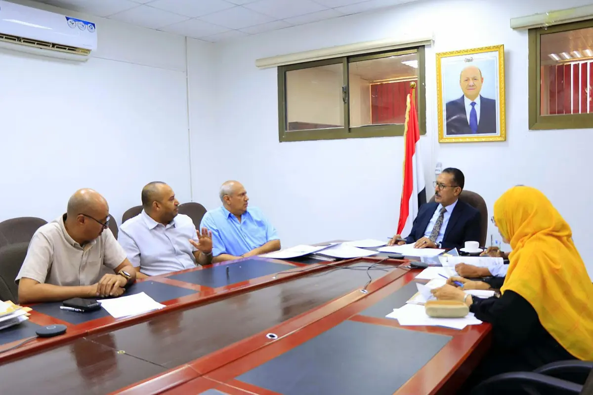وزارة الصناعة تمنح إجازة المحاسب القانوني لخمسة من...