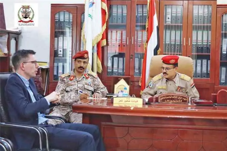 اركان محور تعز يبحث مع نائب رئيس بعثة اللجنة الدول...