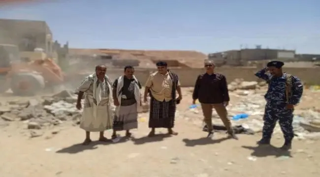 اللجنة الخدمية المختصة تواصل إزالة التعديات والعشو...