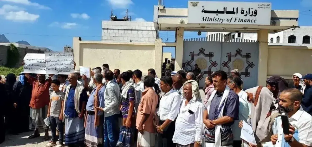 جريمة التمييز ضد النازحين تصل ذروتها .. من يعطل توجيهات الدولة ويحرم النازحين من حقوقهم؟