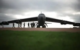 تحطم قاذفة من طراز بي-52 في ولاية كاليفورنيا