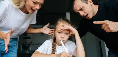 الصفع في الطفولة ينعكس على الدراسة والسلوك