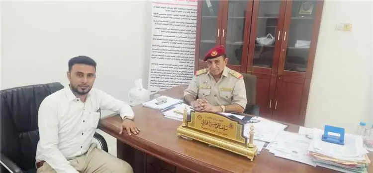 مدير المركز الصحي العسكري محور الغيضة يلتقي مدير ع...