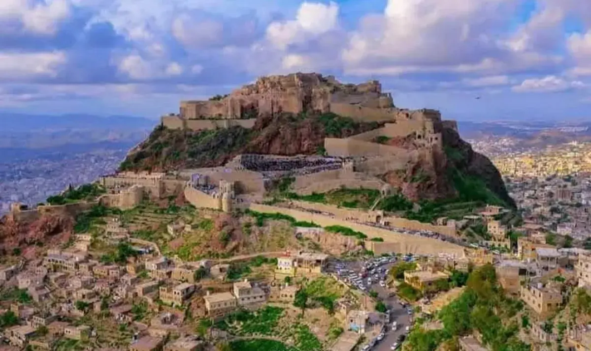 تعز.. منتحلو صفة التفتيش ينفذون حملات على المطاعم...