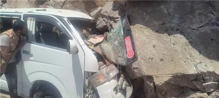 بينهم نساء وأطفال.. جرحى في حادث مروري مروع بنقيل...