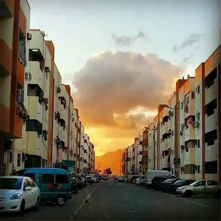 عاجل : وفاة طبيب في عدن إثر سقوطه من الطابق الثالث...
