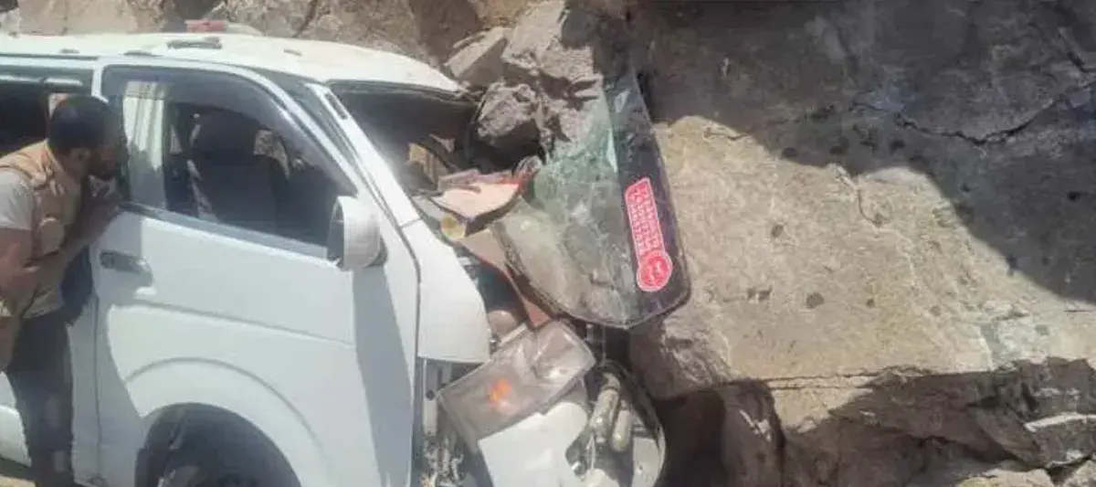 إصابة عدد من المسافرين في حادث مروري بنقيل هيجة ال...