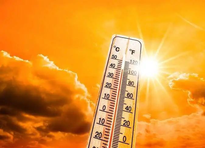 بحر مضطرب وحرارة شديدة تتخطى حاجز 45 درجة في اليمن