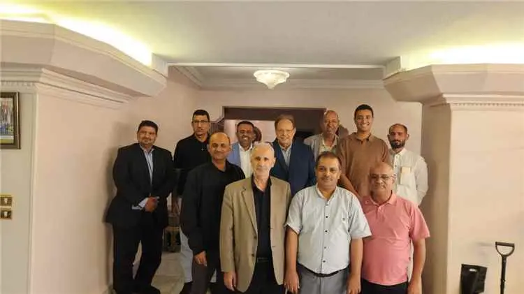 الرئيس علي ناصر محمد يناقش مع قيادات صحية تحديات ا...