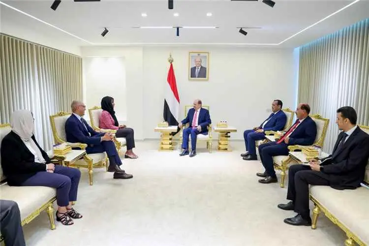 رئيس الوزراء وزير الخارجية يستقبل في عدن وفد مكتب...