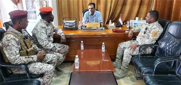 مدير عام مديرية القطن يناقش القضايا الأمنية مع قائ...