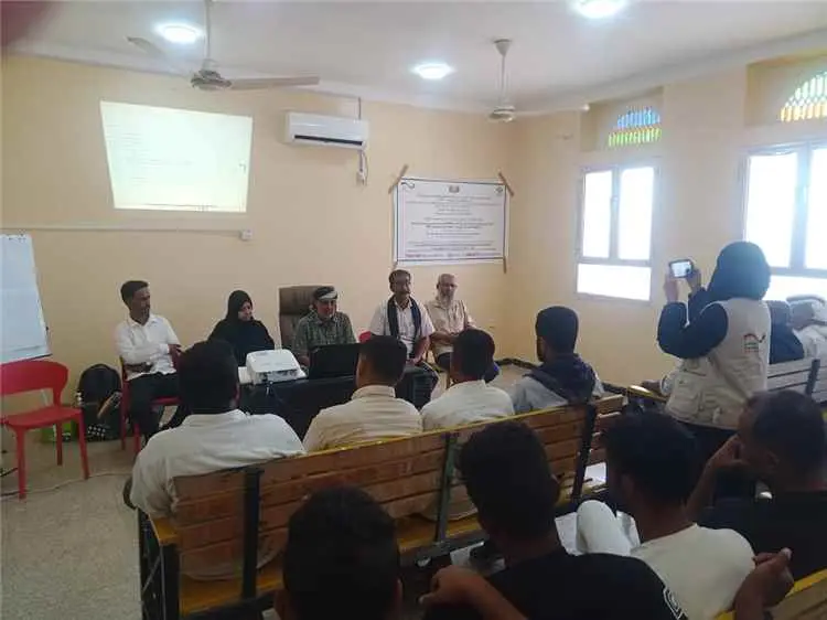 مدير عام الملاح يدشن دورة الإسعافات النفسية الأولي...