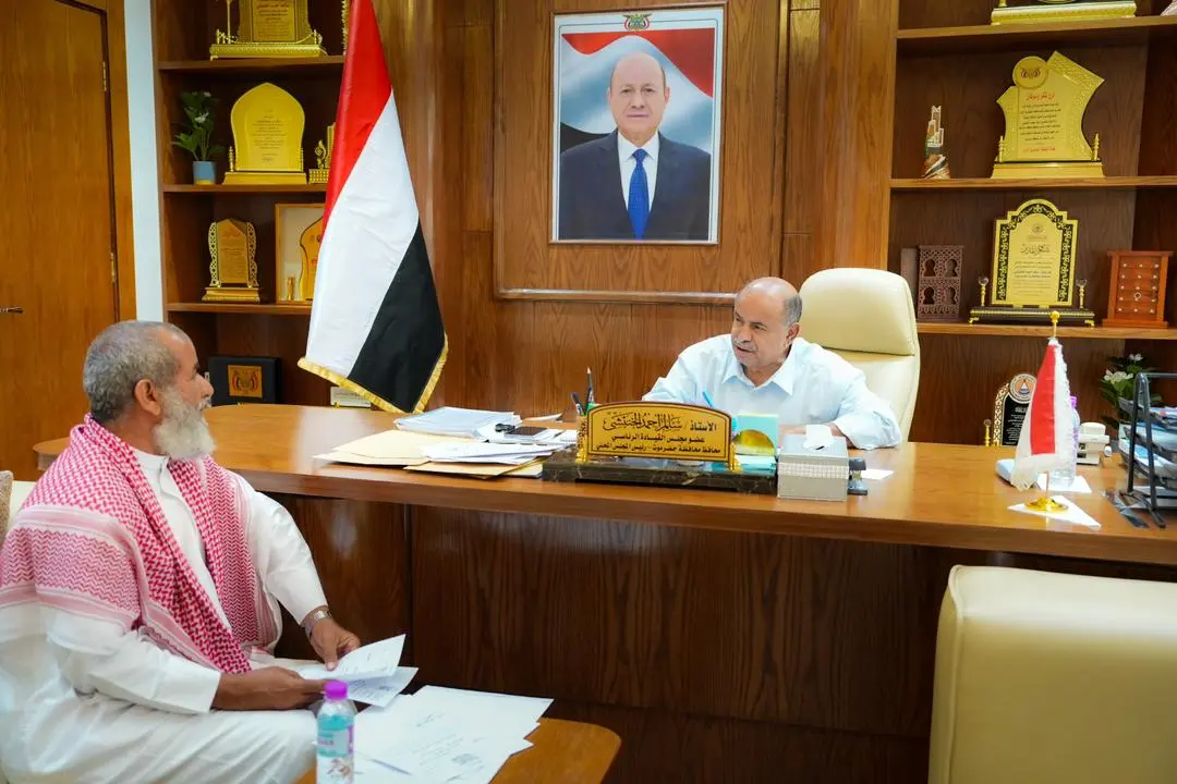 الخنبشي يناقش احتياجات مديريتي زمخ ومنوخ والريدة و...