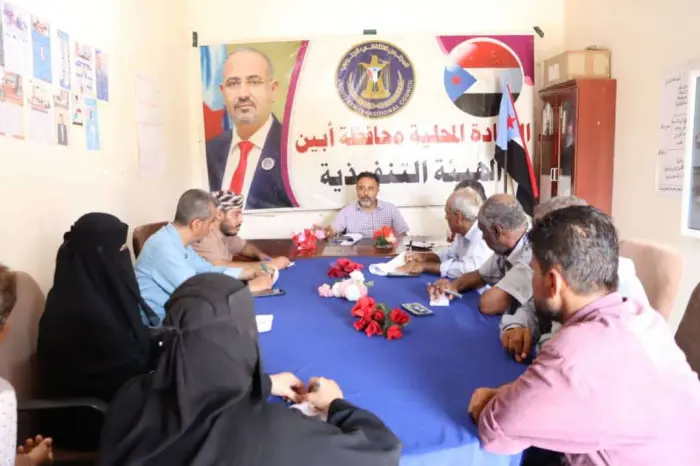 انتقالي أبين يناقش الأوضاع الخدمية والمعيشية في ال...