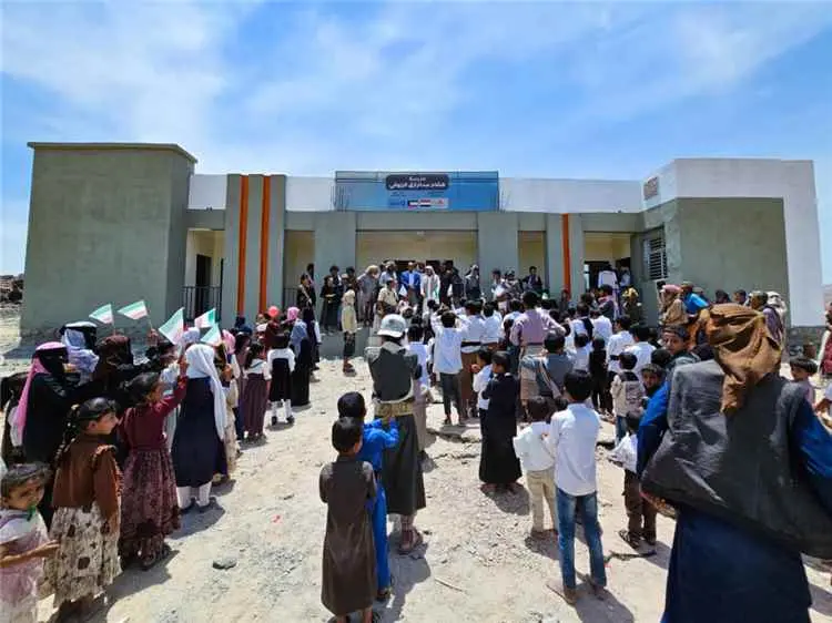 افتتاح مدرسة رصاص بمديرية نصاب شبوة بتمويل كويتي.