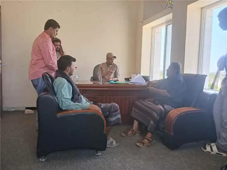 مدير عام النظافة بأبين يستقبل مدير منطقة شقرة ويؤك...
