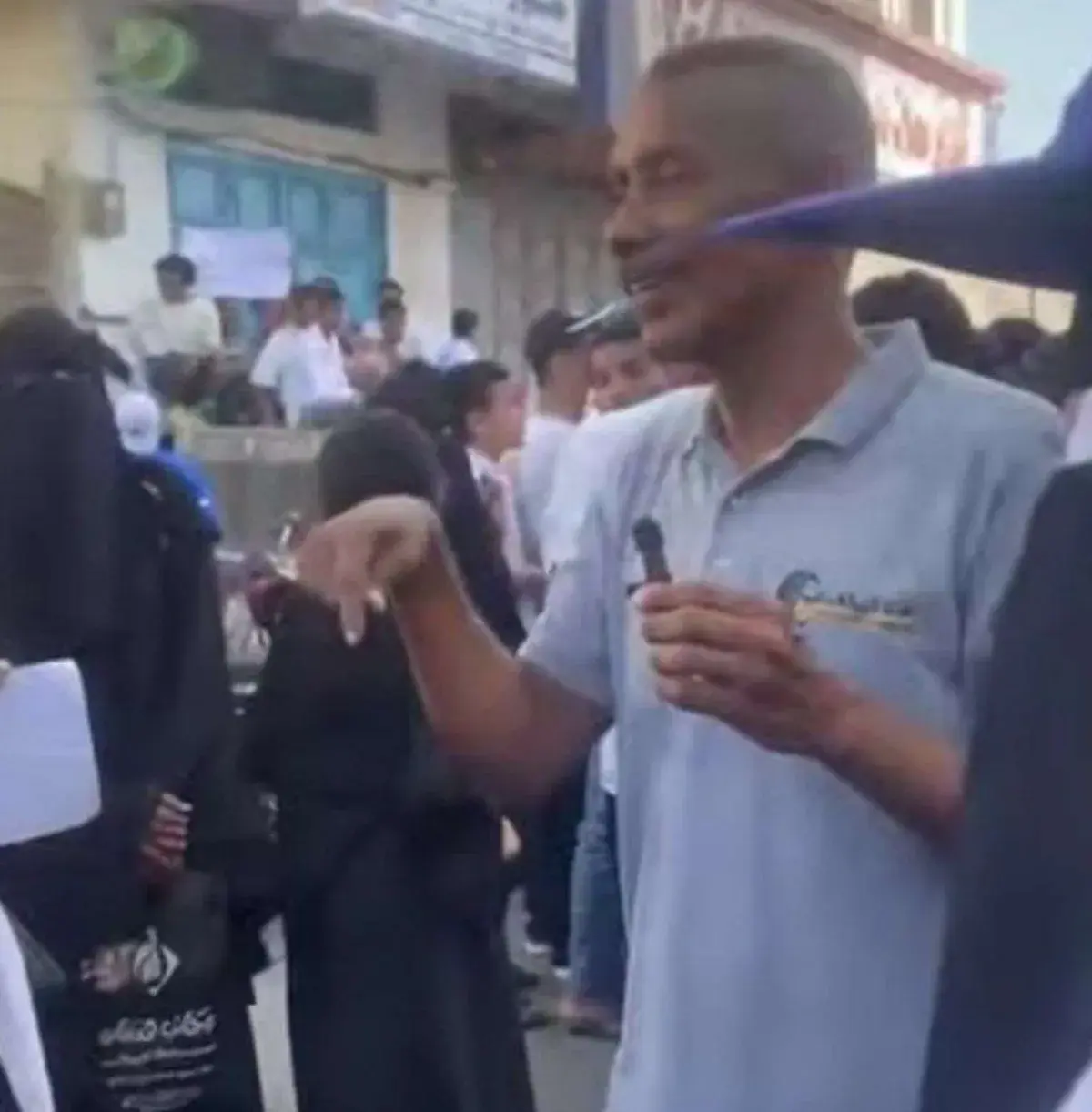 طلاب الثانوية العامة في المكلا يتظاهرون احتجاجًا ع...