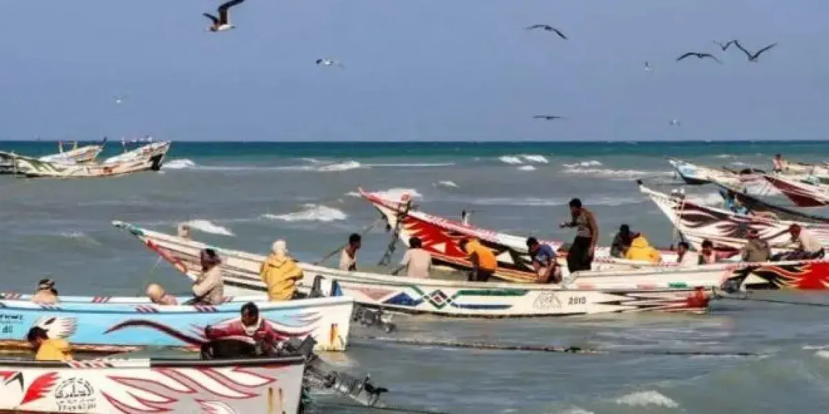 اختفاء صياد يمني وابنه قبالة سواحل الخوخة