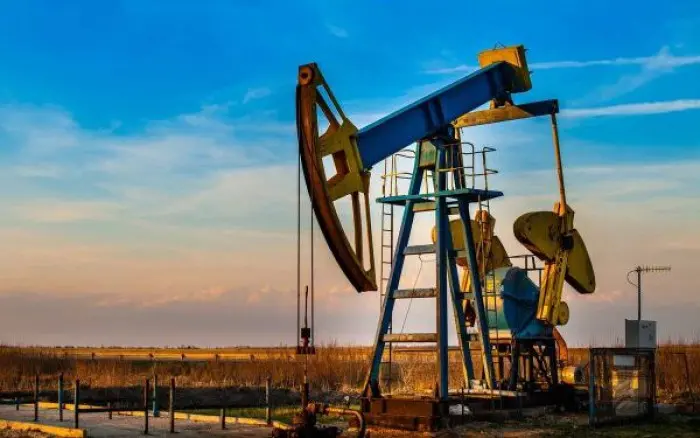 أسعار النفط تقفز 1%