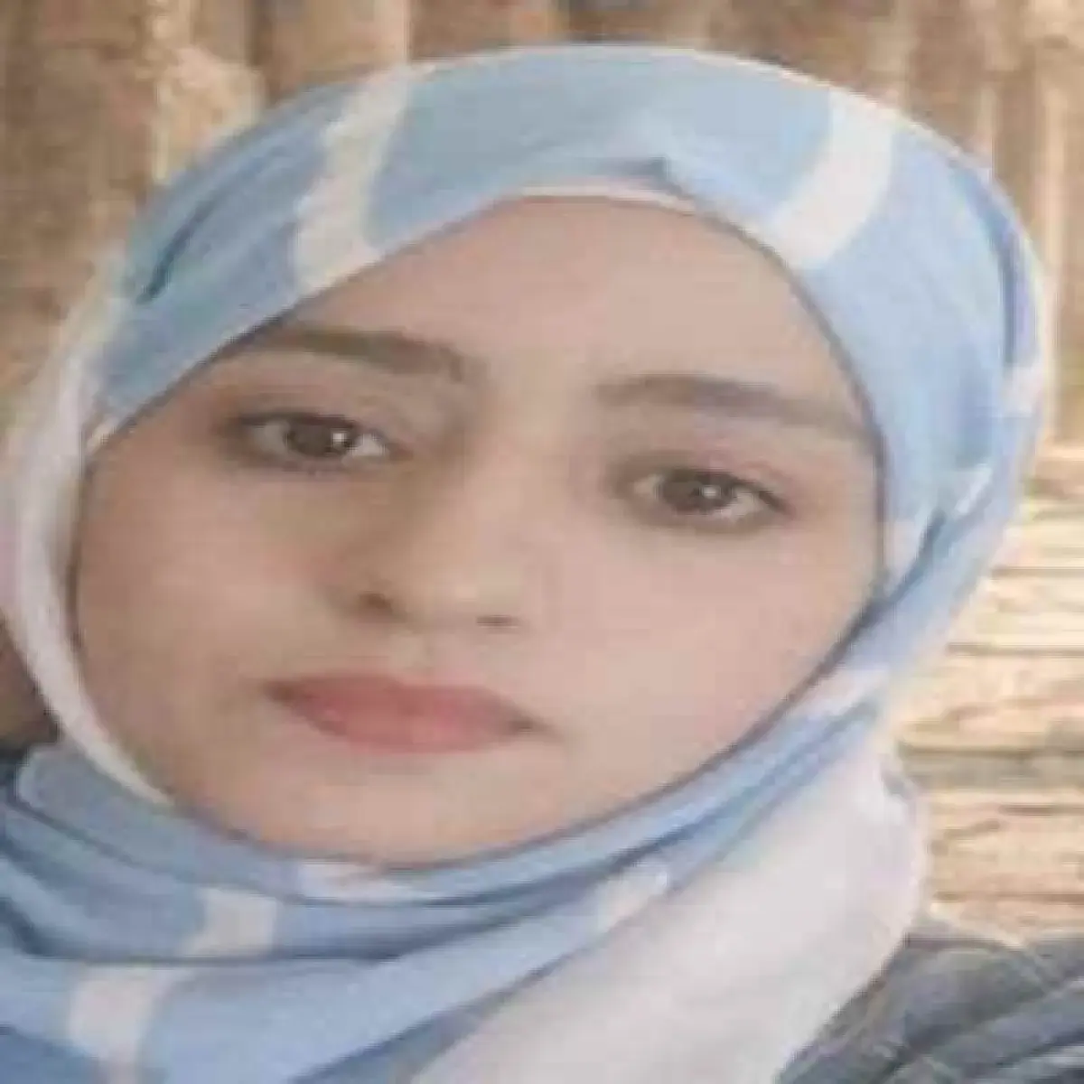 صرخة صحفية يمنية نازحة احدى ضحايا الابتزاز الالكتر...