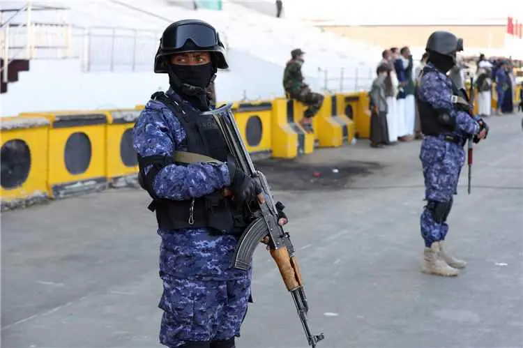 الحوثيون يسعون لترميم واجهتهم المتآكلة بحكومة جديد...