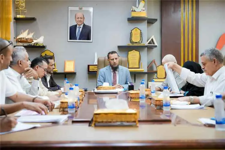 المحافظ شيخ يرأس اجتماعاً لمناقشة عدد من المشاريع...