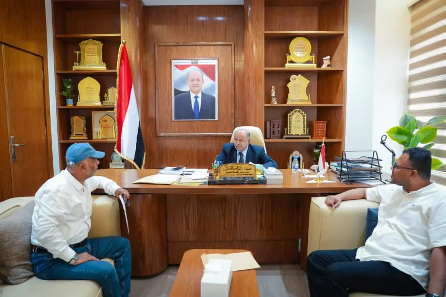 الخنبشي يؤكد دعم تحسين الخدمات الصحية والنظافة بسا...