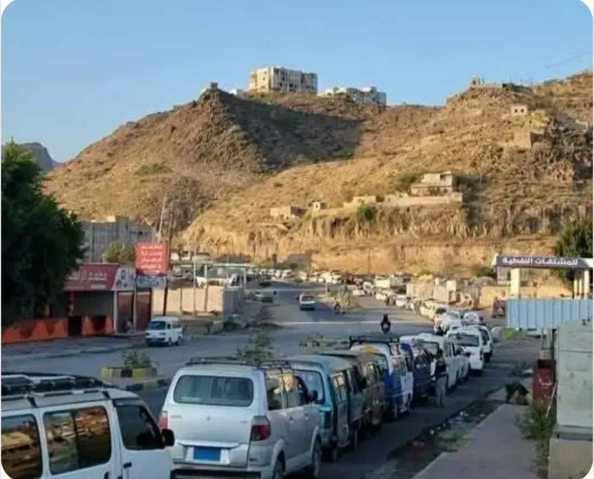 بعد أيام من الأزمة.. محطات الوقود في تعز تستأنف ال...