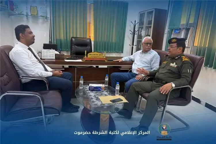 مدير كلية الشرطة حضرموت يبحث مع مكتب وزارة الصحة و...