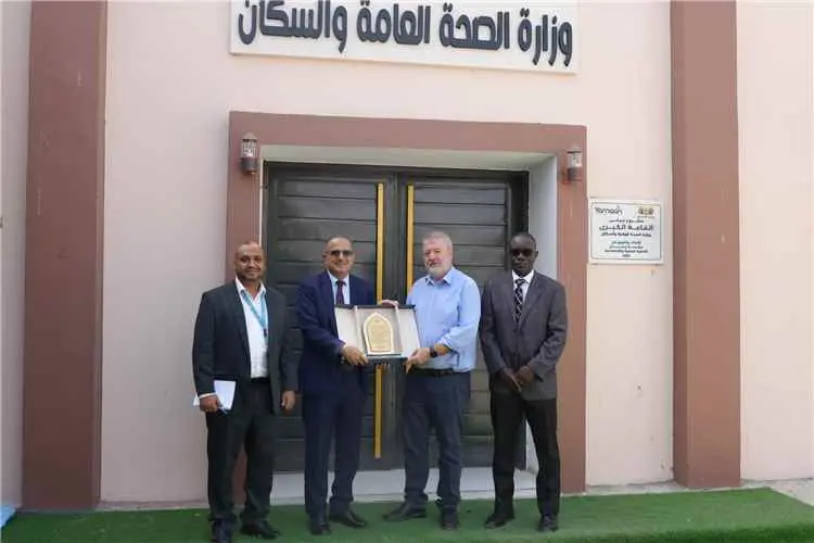 وزير الصحة يكرم ممثل اليونيسيف بمناسبة انتهاء مهام...