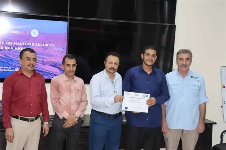 اختتام دورة متخصصة لتأهيل كوادر بحرية يمنية في أنظمة الاتصالات وخدمات حركة السفن