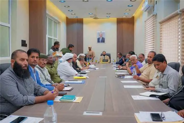 محافظ أبين يترأس اجتماعًا موسعًا للمكتب التنفيذي و...